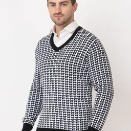 BeriBlu Men Printed Pullover image 2