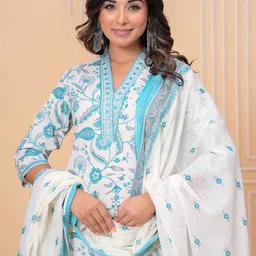 Chandbaali Women Floral Printed V-Neck Pure Cotton Kurta with Trousers & Dupatta image 3