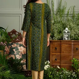 House of Pataudi Women Embroidered With Bandhani Printed Straight Kurta image 2