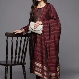 Libas Women Burgundy Ethnic Motifs Regular Kurta with Trousers & With Dupatta image 2