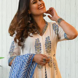 Moda Rapido Floral Printed Mandarin Collar Anarkali Kurta With Trousers And Dupatta image 3