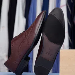 louis stitch Men Rosewood Leatherette Brogue Formal Shoes image 2