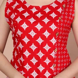 Dwijupal Women Printed Regular Kurta Set with Palazzos image 2