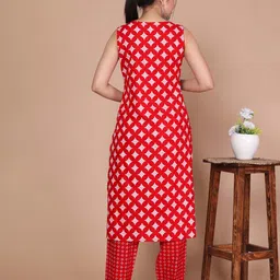 Dwijupal Women Printed Regular Kurta Set with Palazzos image 4