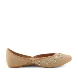 Aady Austin Women's Beige Ethnic Juttis-picture-27