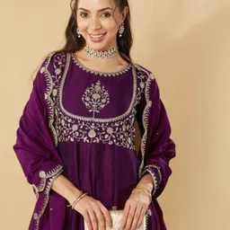 NIZA FASHION Floral Yoke Design Sequinned Pure Silk Kurta With Trousers & Dupatta image 5