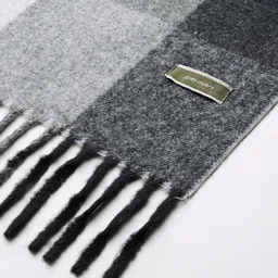 Cayman Checked Tasselled Woolen Stole image 4