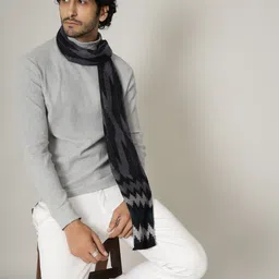 Ravaiyaa - Attitude Is Everything Geometric Print Men Muffler image 3