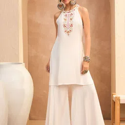 Shae by SASSAFRAS Floral Embroidered Sequinned Straight Kurti with Palazzo image 1
