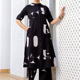 YAGNIK FASHION Abstract Printed Kurta With Palazzos image 3