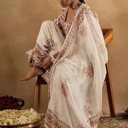 Indo Era Women Floral Printed Empire Pure Cotton Kurta with Trousers & With Dupatta image 2