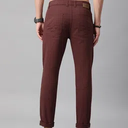 Roadster Men Burgundy Solid Regular Trousers image 4