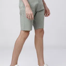 HIGHLANDER Men Green Solid Slim Fit Regular Shorts image 2