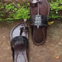 Kalapuri Men's Black Kolhapuri Sandals-picture-36