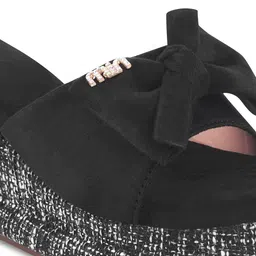 Froh Feet Women Textured Platform Sandals with Bows image 5
