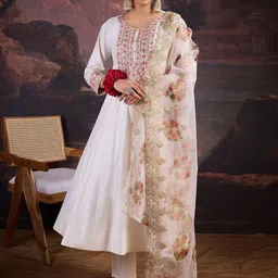 House of Pataudi Ethnic Motifs Embroidered Zari Anarkali Kurta With Trouser & Dupatta image 3