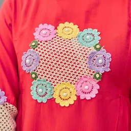 Sia Ab Pehnegi Duniya Embroidered Roud Neck Thread Work Kurta With Trousers image 4