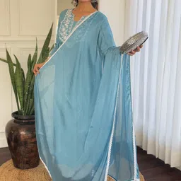 CaniBani Women Ethnic Motifs Embroidered Panelled Thread Work Chanderi Silk Kurta with Trousers & With image 3