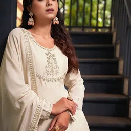 CANIZZARO Women Ethnic Motifs Embroidered Regular Thread Work Kurta with Trousers & With Dupatta image 5