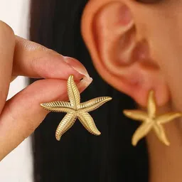 MODE & MINIMAL Star Shaped Studs Earrings-picture-29