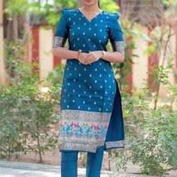 Altecia Women Ethnic Motifs Woven Design Kurta with Trousers & Dupatta image 3