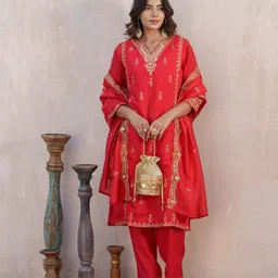 House of Pataudi Floral Embroidered Notch Neck Straight Kurta With Trouser & Dupatta-image-65