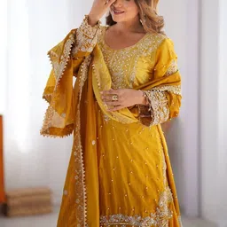 SWORNY FASHION Women Ethnic Motifs Embroidered Regular Thread Work Kurta with Sharara & With Dupatta image 5