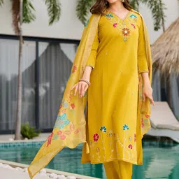 CAPITALHAVEN Women Floral Embroidered Regular Thread Work Kurta with Trousers & With Dupatta image 4