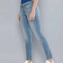 Levis Women Blue Skinny Fit Heavy Fade Stretchable Jeans image 2