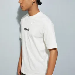 max Men Printed V-Neck Monochrome Applique T-shirt image 3