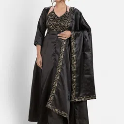 Crazy Needle Women Floral Printed Halter Neck A-Line Maxi Dress With Dupatta-picture-12