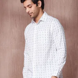 Fabindia Men Slim Fit Spread Collar Chevron Striped Cotton Casual Shirt image 5