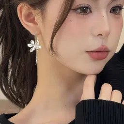 VAGHBHATT Silver-Plated Floral Shaped Drop Earrings image 2