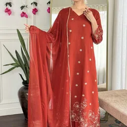 DIVASTRI Women Floral Embroidered Kurta with Palazzos & Dupatta-picture-39