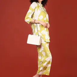 V-Mart Printed Shirt Collar Tunic & Trouser image 4