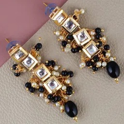 LUCKY JEWELLERY Gold-Plated Kundan-Studded Drop Earrings With Maang Tikka image 2