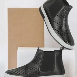SHOZANIA Men Textured Chelsea Boots image 3