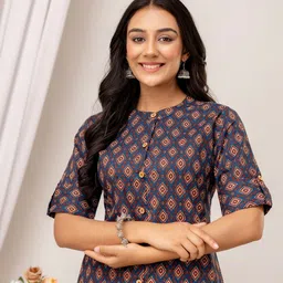 Kohsh Floral Printed Pure Cotton A-Line Kurta With Trousers image 2