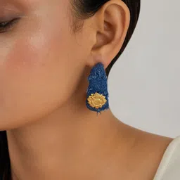 Amossh Studs Earrings image 3