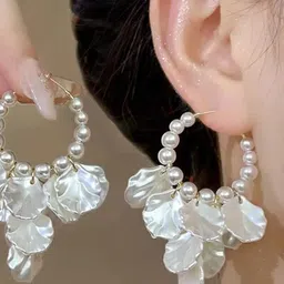 SZN Leaf Shaped Studs Earrings image 1