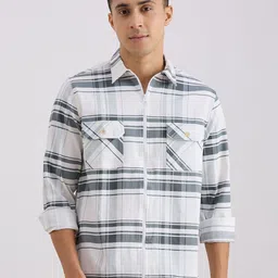 VALEN CLUB Men Tartan Checked Spread Collar Casual Shirt-image-4