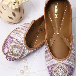 Nysah Women Embellished Ethnic Mojaris Flats-picture-34