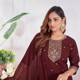 BANJANAN Women Self Design Silk Blend Kurta Sets With Dupatta image 2