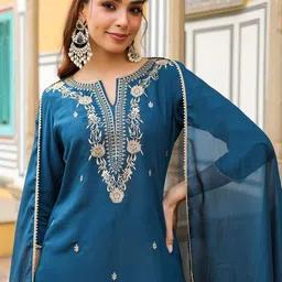 Janasya Women Floral Embroidered Regular Sequinned Chanderi Silk Kurta with Palazzos & With Dupatta image 5