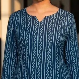 flipFabric Women Geometric Printed Indigo Anarkali Kurta image 3