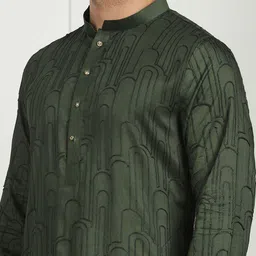 SWAGG INDIA Men Geometric Embroidered Thread Work Kurta image 5