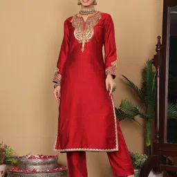 Varanga Maroon Paisley Embroidered Regular Sequinned Kurta With Trouser With Dupatta image 2