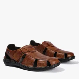 lee cooper Men Shoe-Style Sandals with Cutouts image 2