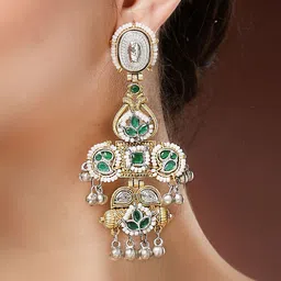 KARATCART Gold-Plated Contemporary Kundan Studded & Beaded Drop Earrings image 4