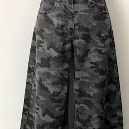 StyleCast Women Flared High-Rise Clean Look Cotton Jeans image 4